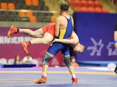 摔跤邀请赛，江汉铁骑队与徽州海豚队强势横扫，VAR改判成焦点！团队防守值得称道的简单介绍