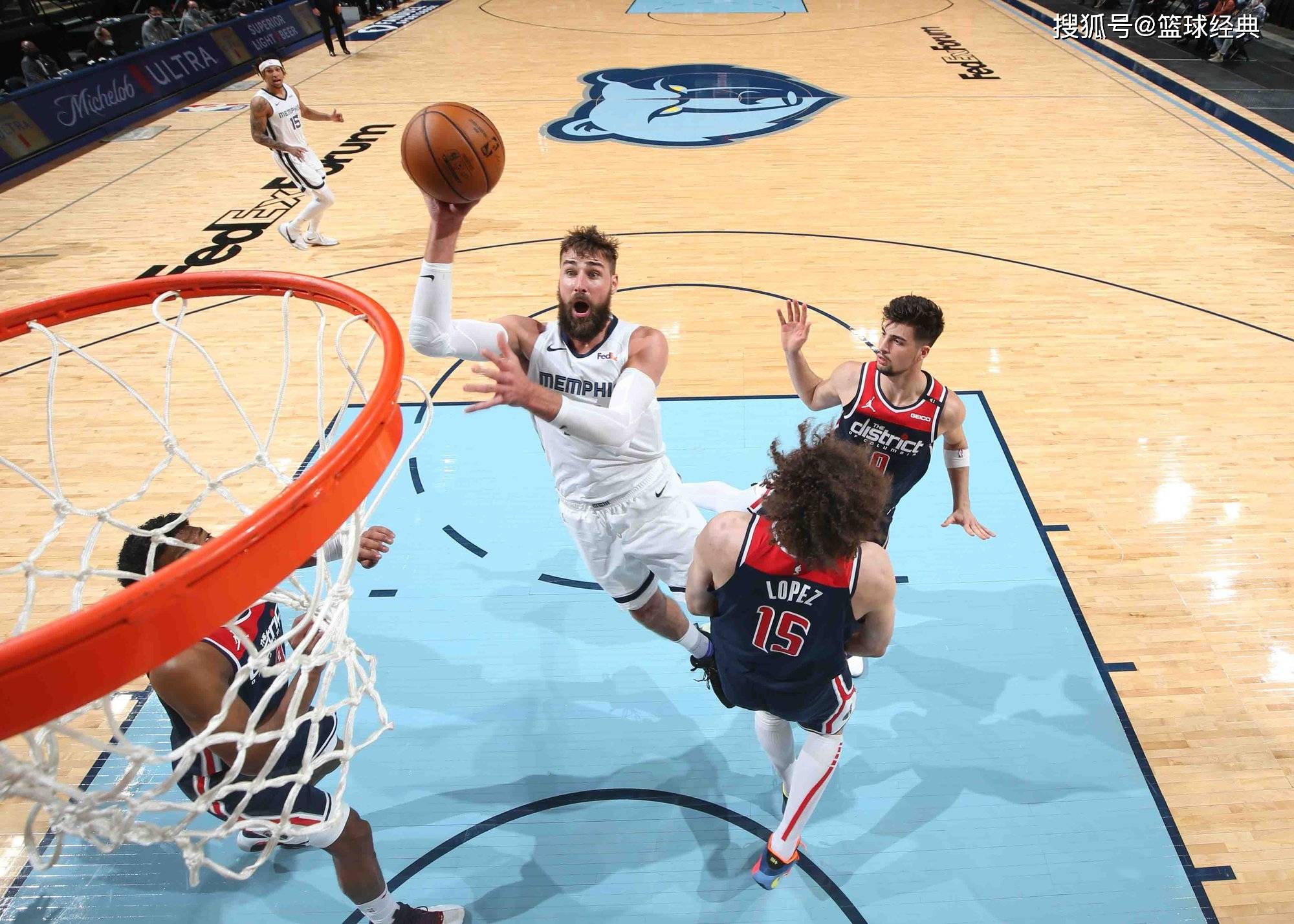 川蜀战狼队对阵滇池朱雀队,足球小组赛险胜,内线统治篮板——韧性比赛的样板 川蜀战狼队对阵滇池朱雀队,足球小组赛险胜,内线统治篮板——韧性比赛的样板