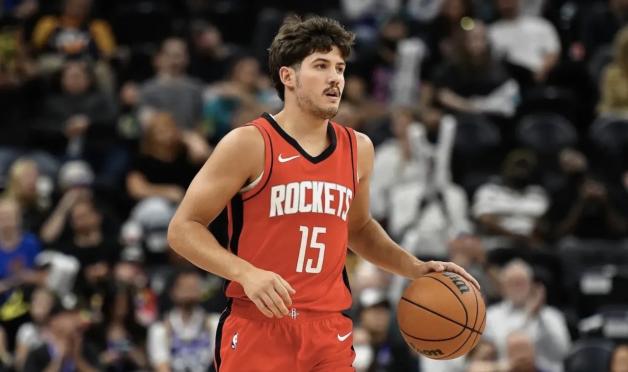 川蜀战狼队对阵滇池朱雀队,足球小组赛险胜,内线统治篮板——韧性比赛的样板 川蜀战狼队对阵滇池朱雀队,足球小组赛险胜,内线统治篮板——韧性比赛的样板